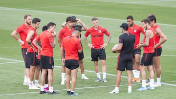 07/08/19 
 OBLACK , MORATA , LEMAR , GIMENEZ , JOAO FELIX , KOKE , TRIPIER , SIMEONE , LODI , SAUL , LLORENTE Y SAVIC
 ENTRENAMIENTO ATLETICO DE MADRID GRUPO PRETEMPORADA