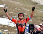Santiago Buitrago emula a Lucho Herrera y gana etapa reina del Giro