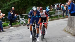 El ciclista español del Movistar Enric Mas y el esloveno Tadej Pogacar, durante la disputa del Giro de Lombardía 2022.