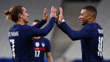 Griezmann y Mbappé en un partido de Francia.