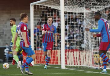 Frenkie De Jong celebra el 0-2 al Valencia. 