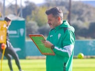 Iván Ania en el entrenamiento del Córdoba CF.