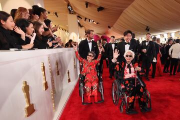 Sam Davis, el director Sean Wang y sus abuelas Yi Yan Fuei y Chang Li Hua.