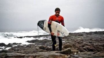 El Mundial de Surf Maui and Sons Arica Pro Tour 2015 , organizado por la Federación internacional de Surf, reune a 60 de los mejores raiders de todo el mundo. Ellos esperan domar la peligrosa ola “El Gringo” que rompe sobre las rocas, lo que la convierte en la competencia mas peligrosa en el circuito mundial.