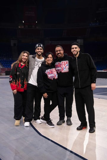 La familia Howard, en el Buesa Arena.