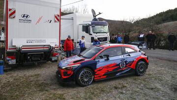 Tanak en un test con Hyundai.