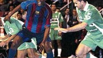 <b>LOS NAVARROS MANDARON.</B> El Barça cayó en los últimos minutos.