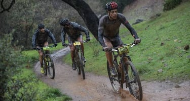 ?Qu¨¦ fue de Roberto Soloz¨¢bal?: de capit¨¢n del Atl¨¦tico del 'Doblete' a ciclista de marat¨®n