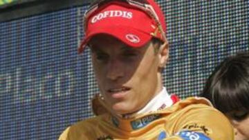 <b>REALISTA.</b> Sylvain Chavanel, nuevo líder de la Vuelta a España, se mostró realista al finalizar la etapa, y aunque confesó que intentará llegar lo más lejos posible con el jersey oro, admitió que la montaña no es su terreno.