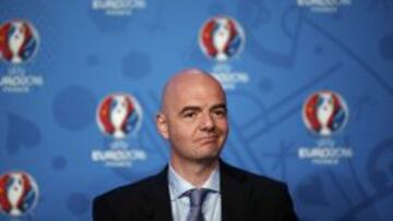 Gianni Infantino reconoció que sería interesante aplicar tecnología en los torneos europeos.