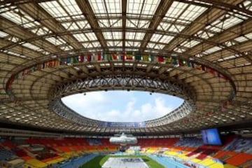 Los voluntarios ensayando para la ceremonia de inauguración de los Campeonatos del Mundo de Atletismo en el estadio olímpico en Moscú. El evento se llevará a cabo del 10 al 18 de agosto.