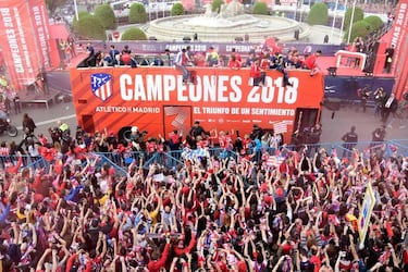 La afición hizo llorar a Torres y le gritó a Griezmann: "¡Quédate...!"