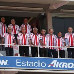 Chivas rinde homenaje a quienes le dieron gloria