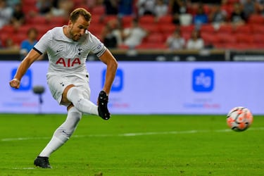 Tottenham Hotspur legend Gary Lineker “concerned” with Harry Kane transfer situation