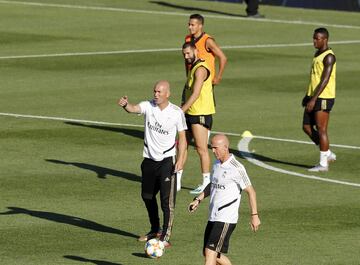 Multitudinario entrenamiento del Real Madrid a puerta abierta