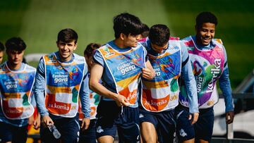 Take Kubo ya se ha recuperado de su lesión y trabaja en Zubieta con el resto de compañeros de la Real Sociedad.