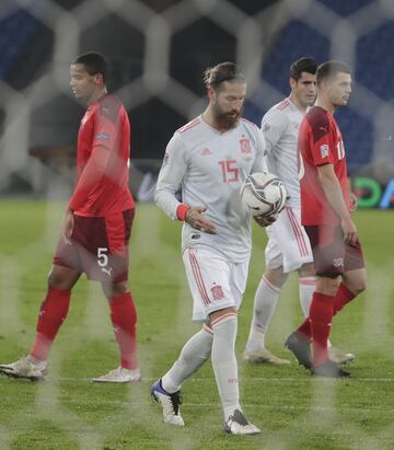 Yann Sommer adivinó y paró el segundo penalti lanzado por Sergio Ramos.