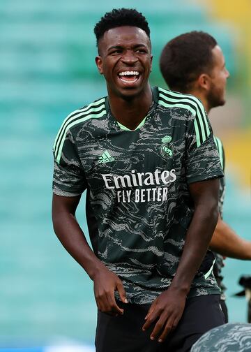 Vinicius Junior durante el entrenamiento del Real Madrid en el Celtic Park de Glasgow.