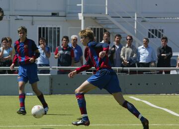 El defensa es socio desde el día que nació, en 1987. Con 10 años ingresó en los alevines del Barcelona aunque en 2004 se marchó al Manchester United. Debutó oficialmente con el Barcelona en 2008. Desde entonces es uno de los pilares fundamentales de la defensa blaugrana.