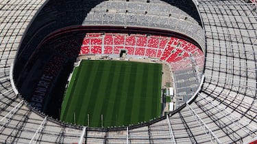 Esta es la cancha, misma que sufrió un cambio para este compromiso mundial, al igual que las gradas del inmueble.