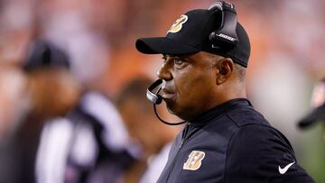 CINCINNATI, OH - SEPTEMBER 14: head coach Marvin Lewis of the Cincinnati Bengals looks on against the Houston Texans during the first half at Paul Brown Stadium on September 14, 2017 in Cincinnati, Ohio.   Joe Robbins/Getty Images/AFP
 == FOR NEWSPAPERS, INTERNET, TELCOS &amp; TELEVISION USE ONLY ==