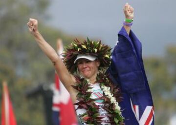 La triatleta Mirinda Carfrae de Australia después de ganar la categoría femenina del Campeonato del Mundo de Ironman en Kailua-Kona, Hawaii.