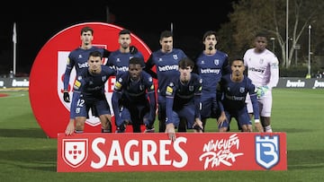 27 November 2021, Portugal, Queijas: Belenenses SAD's players line up prior to the start of the Poryguese Primeira Liga soccer match between Belenenses SAD and Benfica at the National Sports Center Jamor. The match was called-off in the second half b