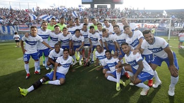 El plantel de jugadores de Universidad Catolica celebra con sus hinchas la obtencion del Campeonato Nacional 2018.