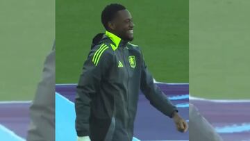 Jhon Durán y el gesto con unos niños que todo Villa Park aplaude