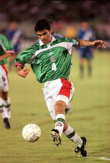 Sus primeros pasos con la Selección MExicana de Fútbol (2000)