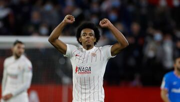 Koundé celebra el gol del Sevilla ante el Atlético de Madrid en el Sánchez-Pizjuán