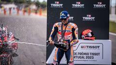 Márquez durante la ceremonia de podio del esprint en el GP de Portugal.