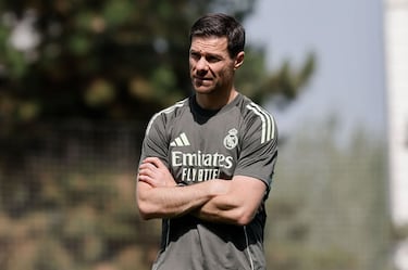 Xabi Alonso durante el entrenamiento de esta mañana. 