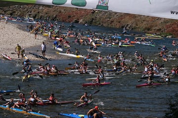 La fiesta de 'Les Piragües' ha cumplido hoy su 85ª edición. Declarada fiesta de Interés Turístico Internacional la comarca asturiana acoge cada año a miles de aficionados a la piragua. 