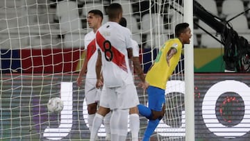 AMDEP4375. R&Iacute;O DE JANEIRO (BRASIL), 17/06/2021.- Alex Sandro de Brasil celebra hoy tras anotar contra Per&uacute;, durante un partido por el grupo B de la Copa Am&eacute;rica en el Estadio Ol&iacute;mpico Nilton Santos en R&iacute;o de Janeiro (Bra