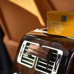 Adiós al mal olor en el coche: este es el ambientador recargable que deja huella