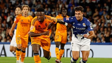Soccer Football - LaLiga - Real Sociedad v Real Madrid - Reale Arena, San Sebastian, Spain - September 14, 2024 Real Madrid's Vinicius Junior in action with Real Sociedad's Martin Zubimendi REUTERS/Vincent West