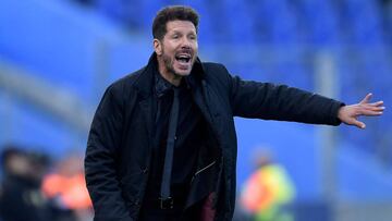 Simeone da indicaciones a sus jugadores durante un partido en el Coliseum