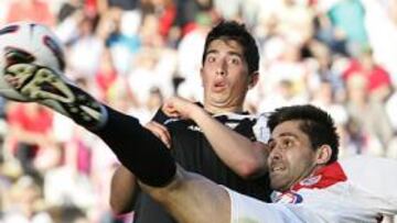 <b>ACROBÁTICO. </b>Aganzo remata en presencia de Ramón.