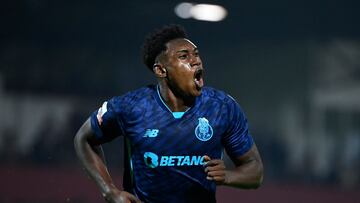 Guillermo Ochoa recibe goleada del Porto