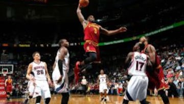 Dion Waiters, realiza un mate en la derrota ante los Hawks.