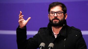 Santiago, 29 agosto 2022.
El Presidente de la República, Gabriel Boric, firma el mensaje presidencial para la ratificación del Convenio 190 de la OIT, relativo a la obligación de los Estados de adoptar una legislación que defina y prohíba la violencia y el acoso en el trabajo.
Jonnathan Oyarzun/Aton Chile