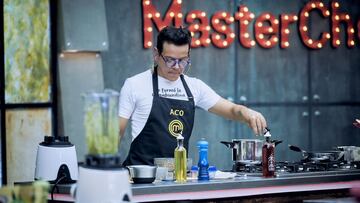 En las más reciente eliminación de Masterchef Celebrity el participante eliminado fue el actor, Aco Pérez.