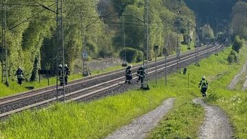 Un joven de 17 años decide trasladar su noche de fiesta a las vías del tren y acaba paralizando toda la línea