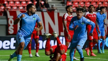 Futbol, Union La Calera vs O’Higgins.
Fecha 3, Liga de Primera 2025.
El jugador de O’Higgins Bryan Rabello, izquierda, celebra tras marcar un gol contra Union La Calera durante un partido de primera division disputado en el estadio Nicolas Chahuan de La Calera, Chile.
2/03/2025
Andres Pina/Photosport
Football, Union La Calera vs O’Higgins.
3rd turn, 2025 First division league.
O’Higgins player Bryan Rabello, left, celebrates after scoring against Union La Calera during a first division match at the Nicolas Chahuan stadium in La Calera, Chile.
2/03/2025
Andres Pina/Photosport