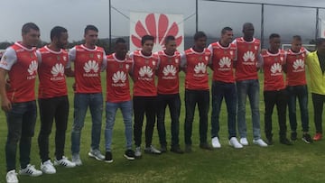 Independiente Santa Fe presentó en su sede de Tenjo a los 11 jugadores que llegan como refuersos para el segundo semestre del año, para jugar Recopa Sudamericana, Suruga Bank y Supercopa Euroamericana, entre otras.