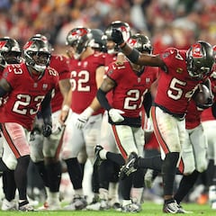 Panthers 14-16 Buccaneers, Bucs keep playoff hopes alive, summary: score, stats, highlights | NFL Week 18