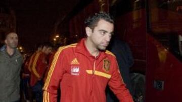 DECISIVO Y NECESARIO. Xavi, ayer a su llegada a París, volverá al once titular.