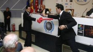 Pirri haciendo una exhibición con Tomás Roncero.