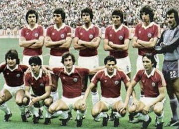 Bonvallet jugó 24 partidos por la Selección Chilena, sin marcar goles. Disputó la Copa del Mundo España 1982.